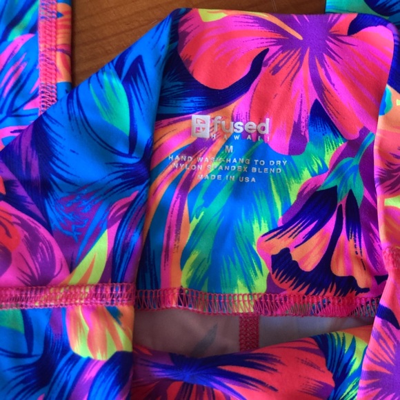 Fused Hawaii leggings/swim pants size medium but fit more like a small - Picture 2 of 7